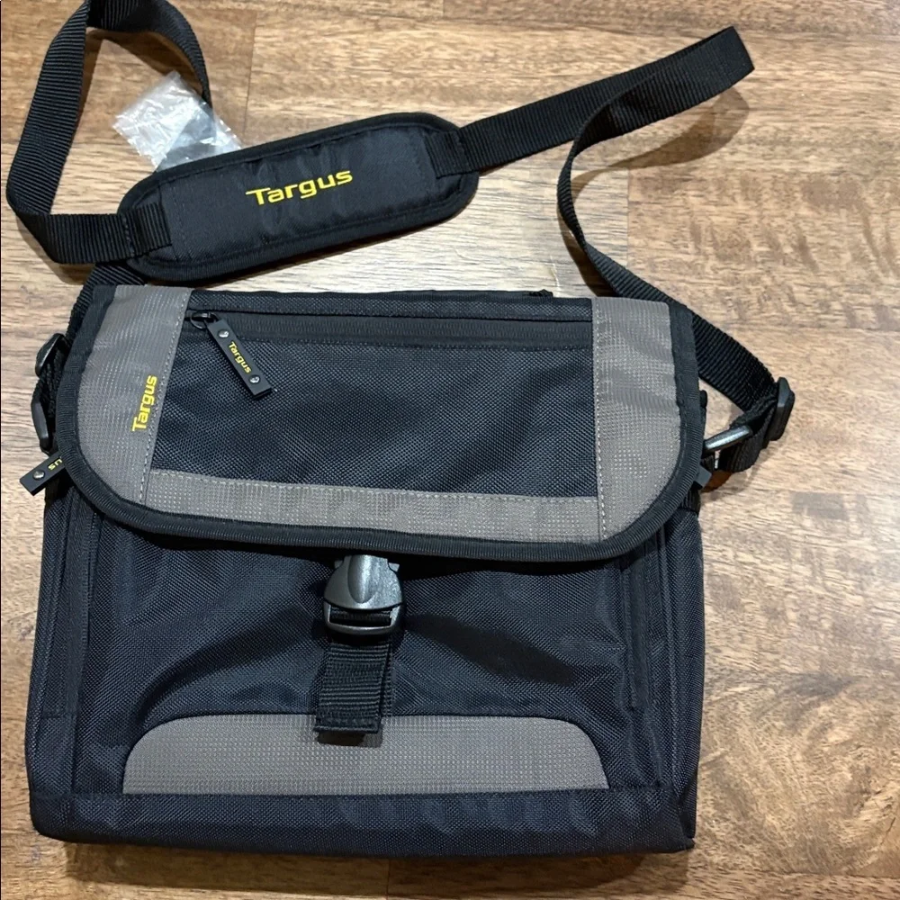 TARGUS BLACK & GREY SMALL MESSENGER BAG, CITY PERSONAL BAG, TABLET BAG